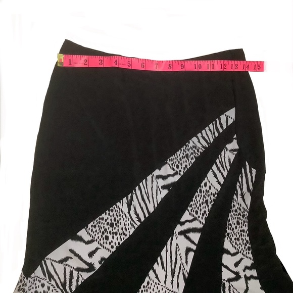 NUEVA BLAK AND WHITE ELASTIC SKIRT/ Size 8 - Picture 8 of 9